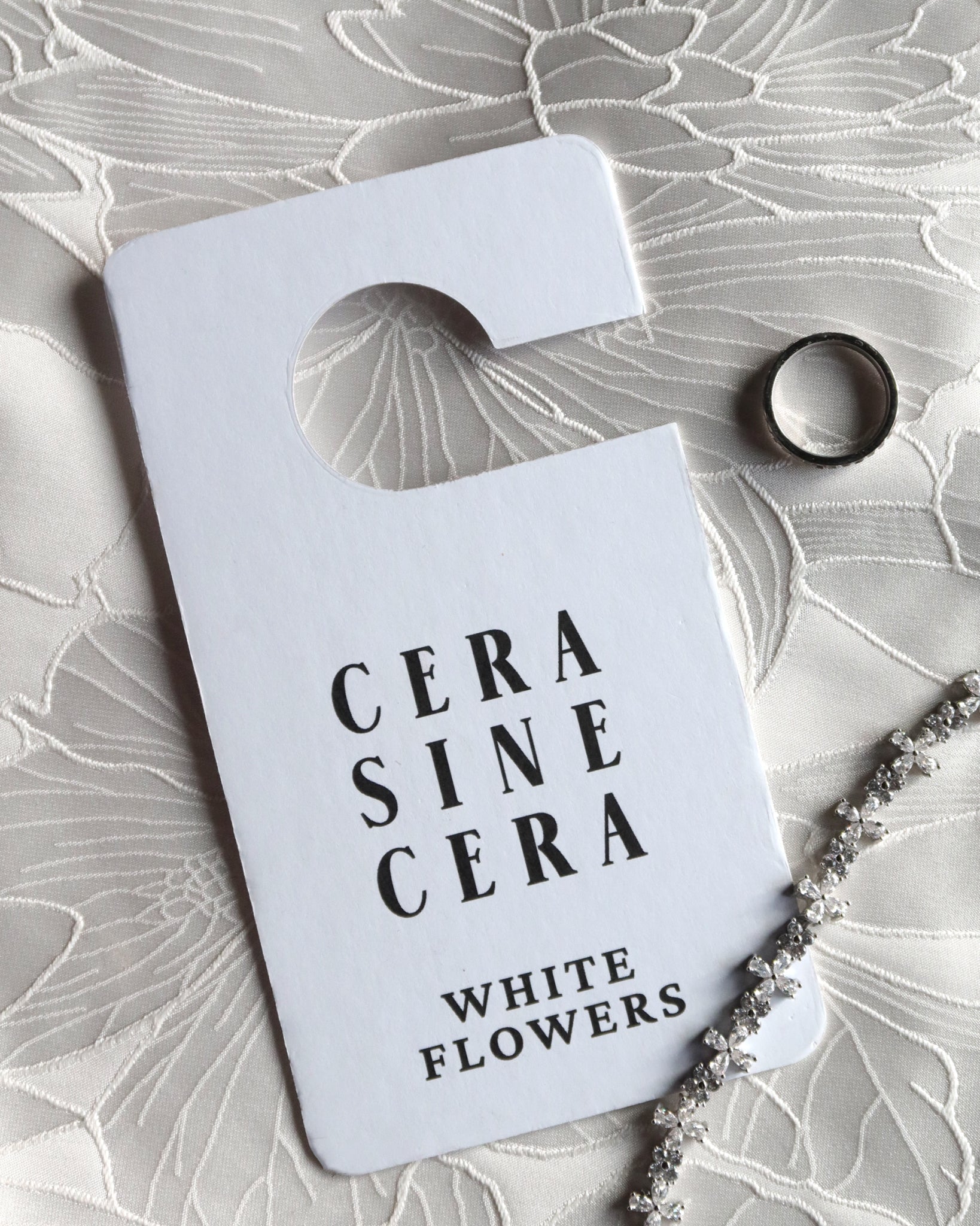 White Flowers Fragrance Tag - Cera Sine Cera